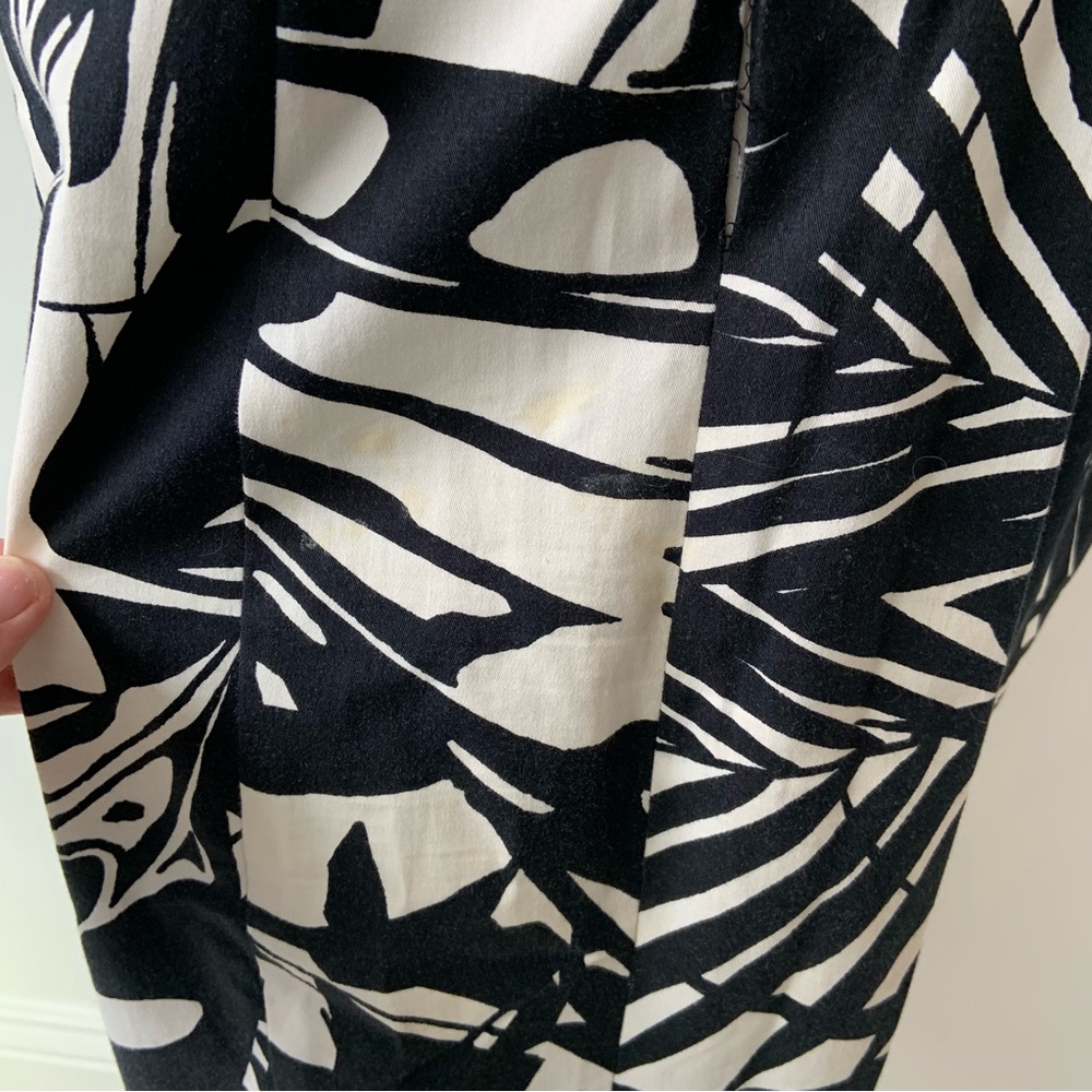 Elegant Black and White Patterned Dress - Picture 5 of 7
